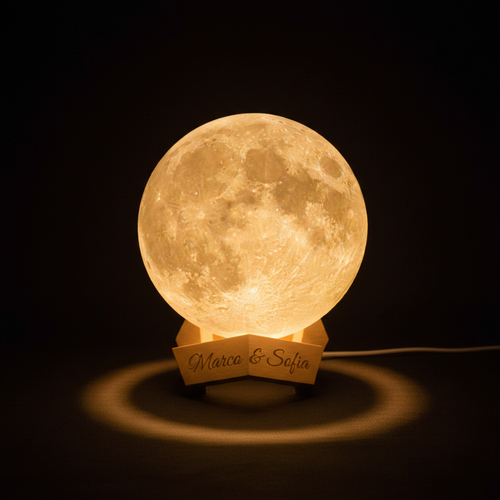 Lampada luna 3D personalizzata con nomi incisi su base e luce LED USB