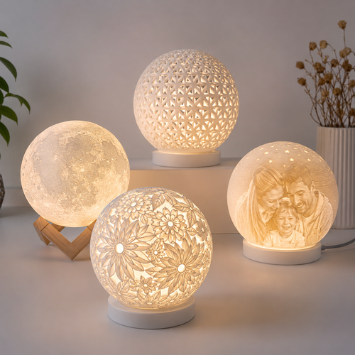 Lampada sferica personalizzata in stampa 3D con effetto litofania e design intagliato made in Ticino